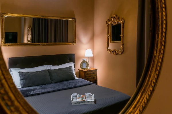 051 Room & Breakfast image 1