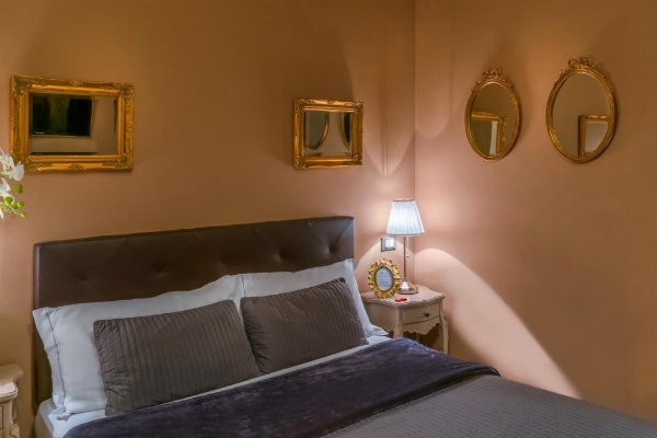 051 Room & Breakfast image 8